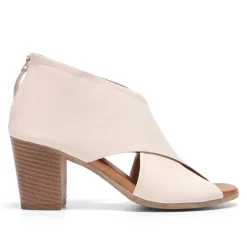 Piacere Off-White Leather Crossover Sandals