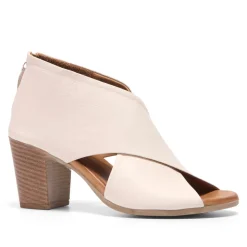 Piacere Off-White Leather Crossover Sandals